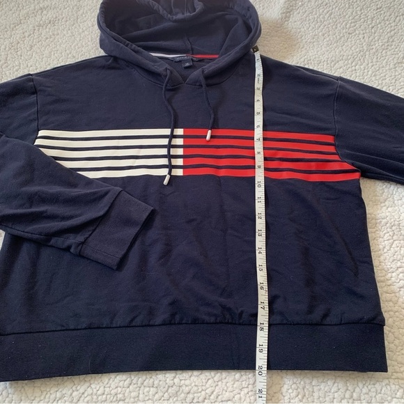 Tommy Hilfiger Women’s Cropped Hoodie - Picture 7 of 7